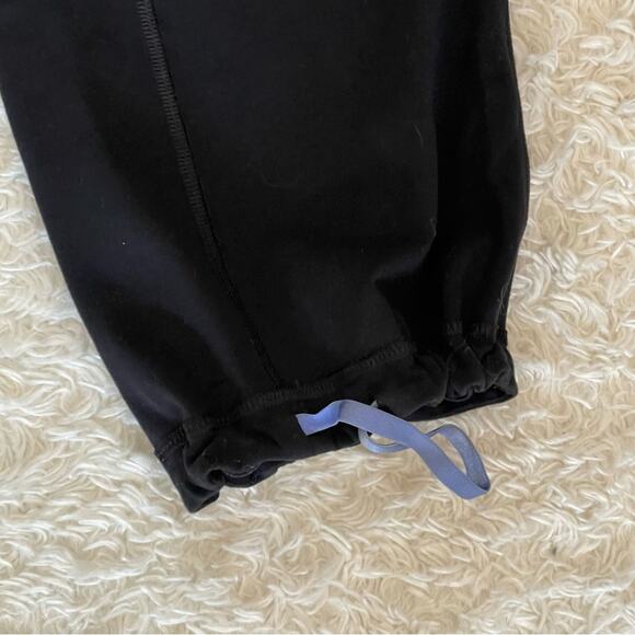Lululemon Groove Crop Black Blue Color Block Waistband Size 4 - Picture 6 of 8